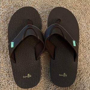 NWOT Sanuk Root Beer Cozy boys brown sandals size 4-5